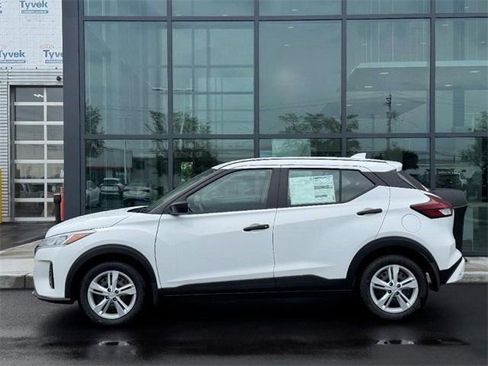 New 2025 Nissan Kicks Play S image 3