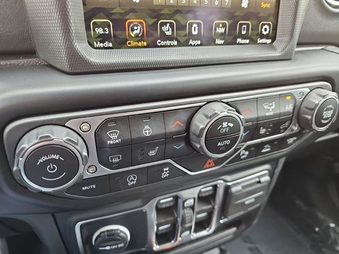 Used 2023 Jeep Gladiator Overland AWD/4WD image 22