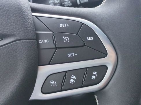 New 2027 Chrysler Pacifica Select FWD image 25