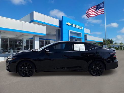 Used 2023 Nissan Maxima SR w/ Sport Mat Group image 5