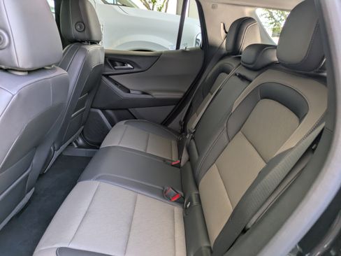 Used 2025 Chevrolet Equinox LT w/ Convenience Package II FWD image 15