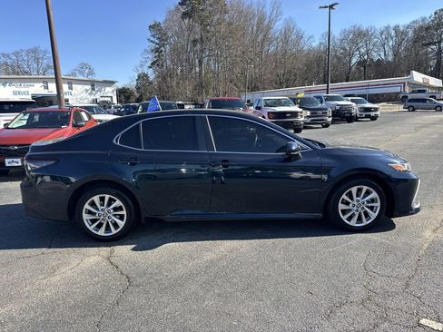 Used 2021 Toyota Camry LE image 8