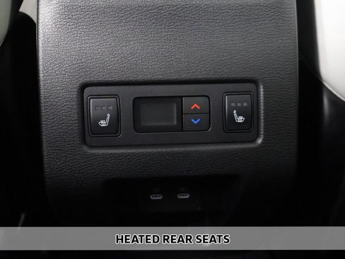 Used 2025 Mitsubishi Outlander AWD image 11
