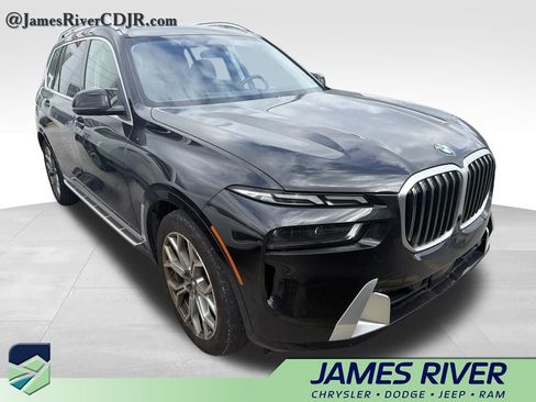 Used 2025 BMW X7 xDrive40i AWD/4WD image 4