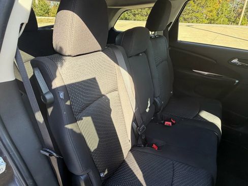 Used 2017 Dodge Journey SE w/ Flexible Seating Group image 41