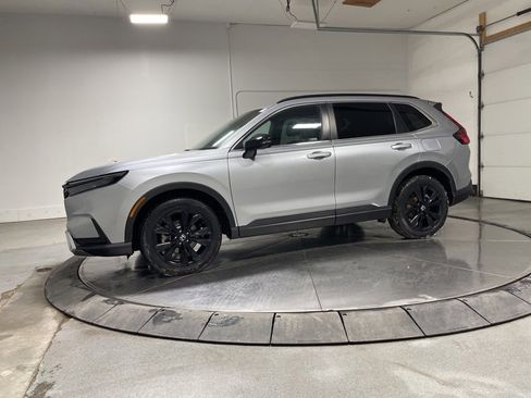 Used 2023 Honda CR-V Sport Touring image 4