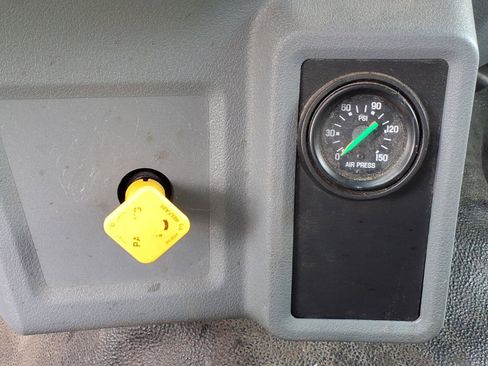 Used 2017 Ford F650 2WD Regular Cab Super Duty image 28
