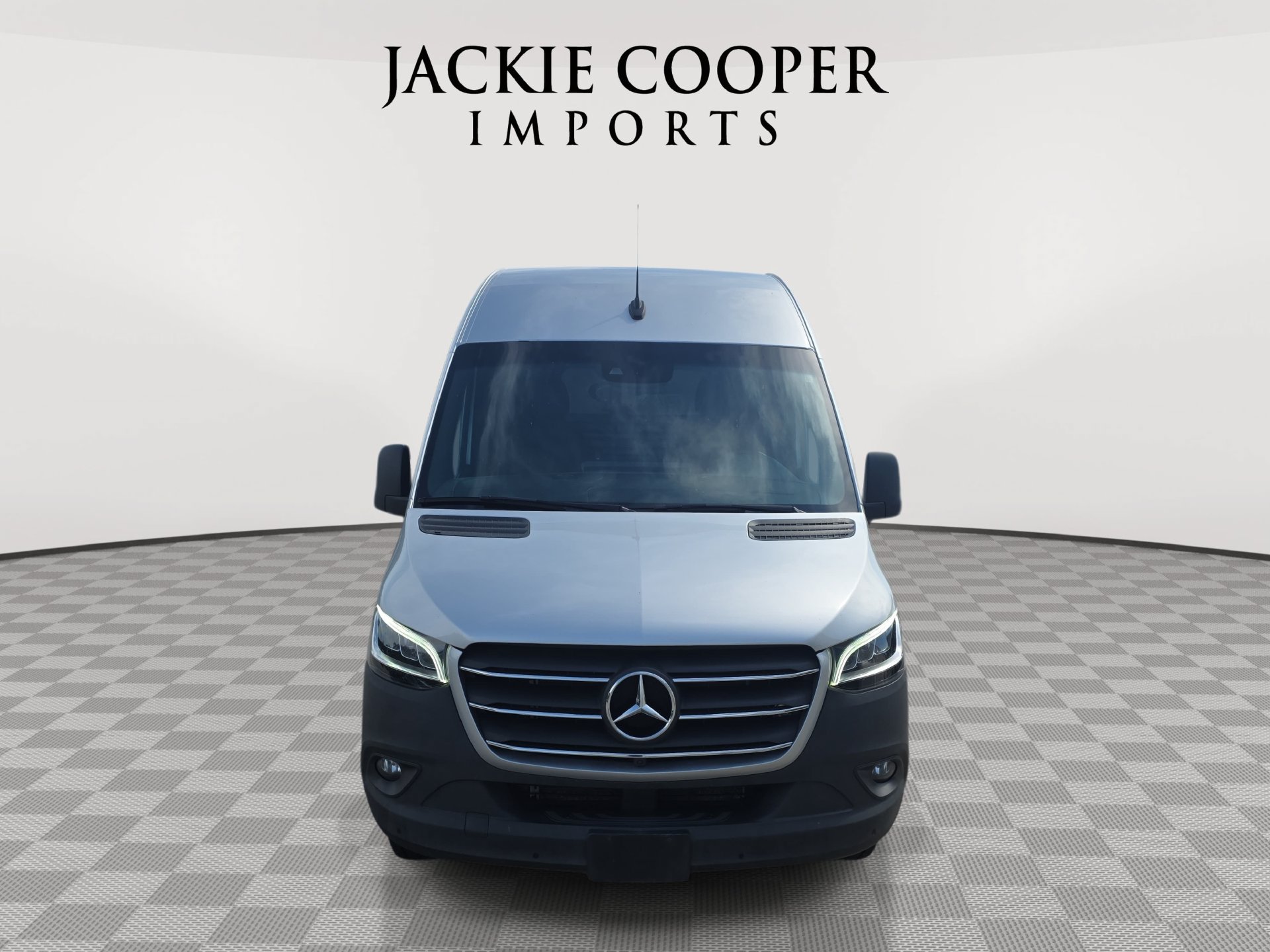Used 2023 Mercedes-Benz Sprinter 3500 image 2