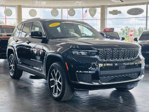 Used 2025 Jeep Grand Cherokee Limited AWD/4WD image 5