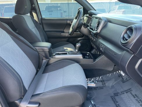 Used 2023 Toyota Tacoma TRD Off-Road w/ Technology Package image 17