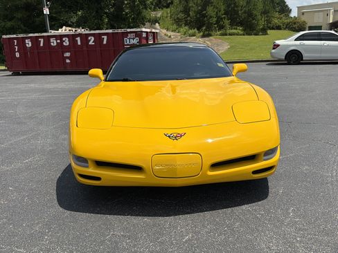 Used 2000 Chevrolet Corvette Coupe w/ Roof Pkg RWD image 2