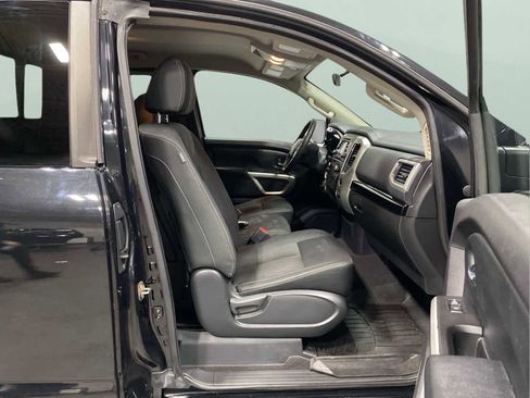 Used 2018 Nissan Titan SV image 26