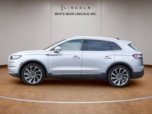 Used 2023 Lincoln Nautilus Reserve w/ Equipment Group 202A image 8