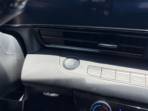 New 2025 Hyundai Elantra SEL image 16