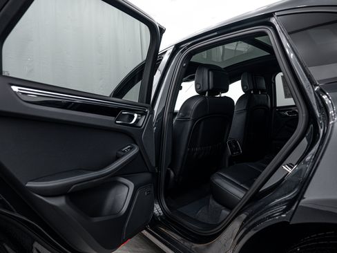 Certified 2026 Porsche Macan AWD/4WD image 21
