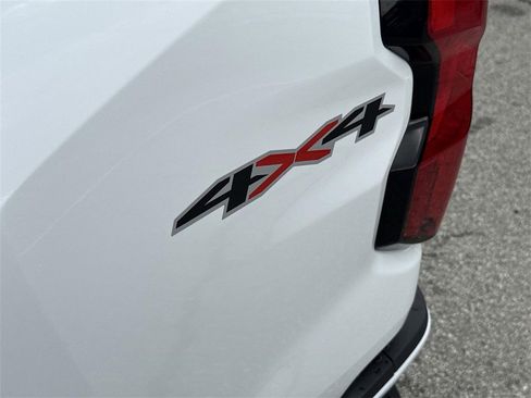 Used 2023 Chevrolet Colorado LT image 32