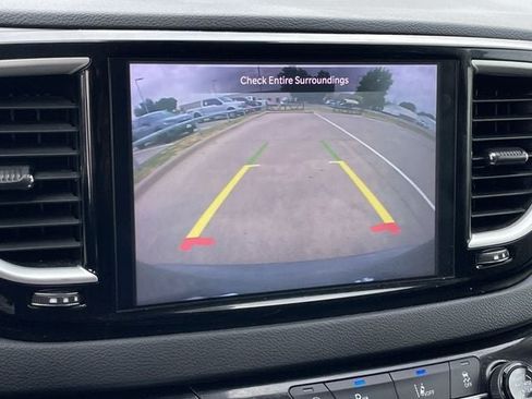 Used 2023 Chrysler Pacifica Touring-L FWD image 17