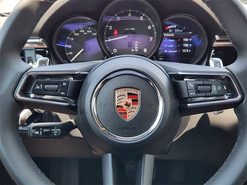 Used 2025 Porsche Macan image 18