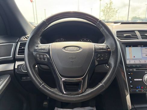 Used 2018 Ford Explorer Platinum AWD/4WD image 13