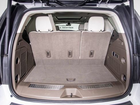 Used 2022 GMC Yukon Denali w/ Denali Premium Package AWD/4WD image 8