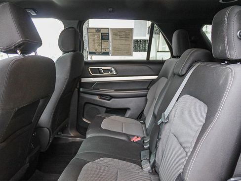 Used 2017 Ford Explorer XLT image 23