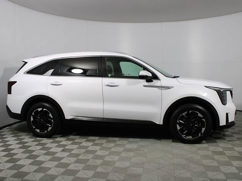 Used 2024 Kia Sorento S image 40