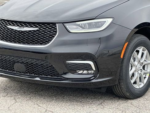 New 2026 Chrysler Pacifica Select image 7