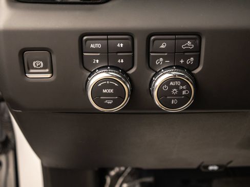 Used 2023 GMC Sierra 1500 AT4 w/ AT4 Premium Package AWD/4WD image 18