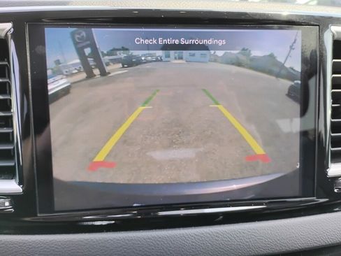 Used 2023 Chrysler Pacifica Touring-L FWD image 20