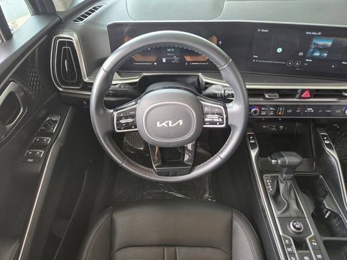 Used 2025 Kia Sorento S FWD image 11
