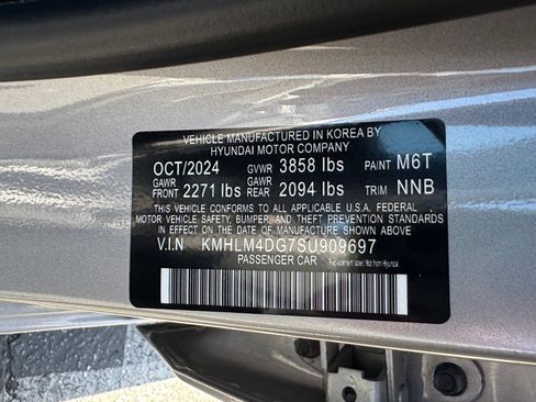 Used 2025 Hyundai Elantra Sport FWD image 16