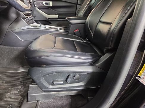 Used 2021 Ford Explorer XLT w/ Equipment Group 202A AWD/4WD image 32