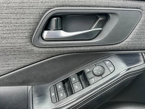 Used 2023 Nissan Rogue SV image 11