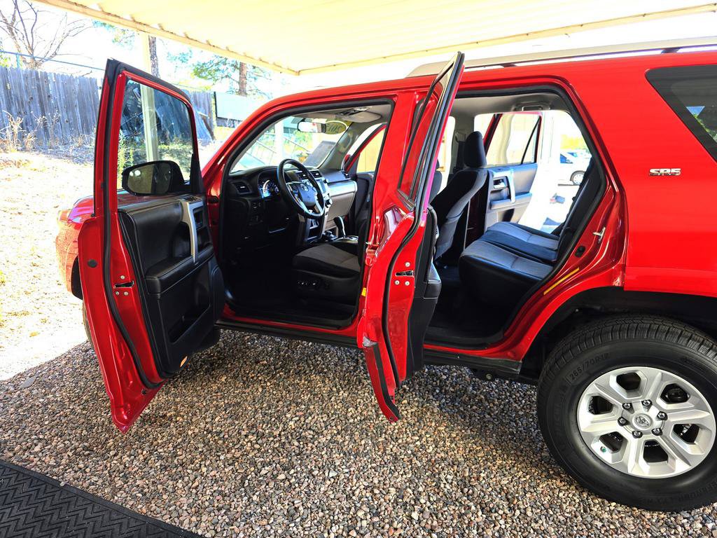 Used 2015 Toyota 4Runner SR5 AWD/4WD image 22