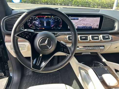 Used 2024 Mercedes-Benz GLS 450 4MATIC image 21