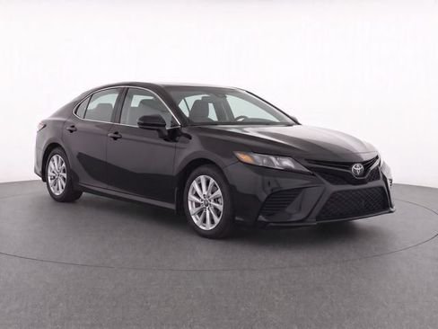 Used 2023 Toyota Camry SE FWD image 2