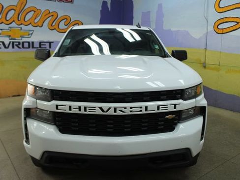 Used 2019 Chevrolet Silverado 1500 Custom w/ Custom Value Package AWD/4WD image 3