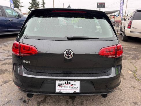 Used 2015 Volkswagen Golf S image 8