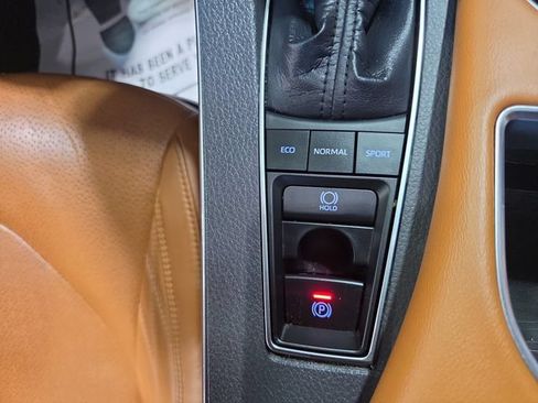 Used 2019 Toyota Avalon Limited w/ Advanced Safety Package FWD image 30