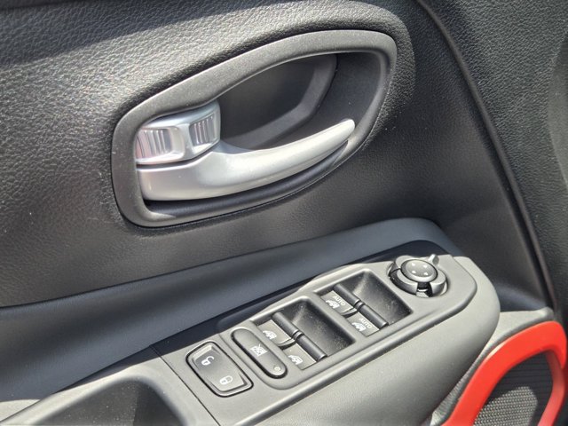 Used 2023 Jeep Renegade Trailhawk AWD/4WD image 92