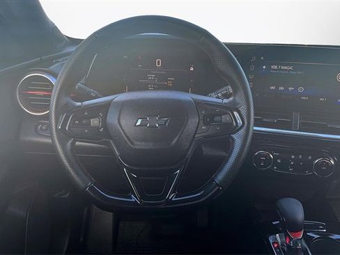 Used 2024 Chevrolet Trax RS w/ Sunroof Package image 5