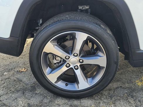 Used 2023 Jeep Grand Cherokee Limited image 34