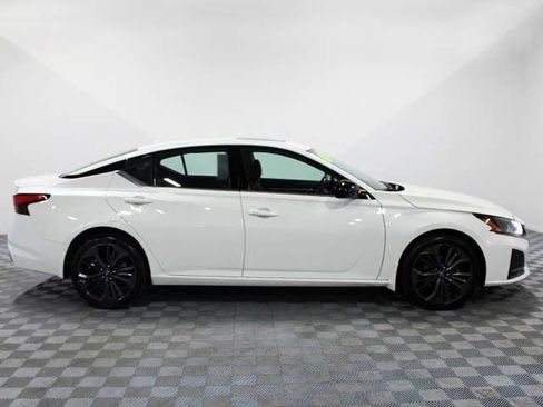 Used 2023 Nissan Altima 2.5 SR w/ SR Premium Package AWD/4WD image 7