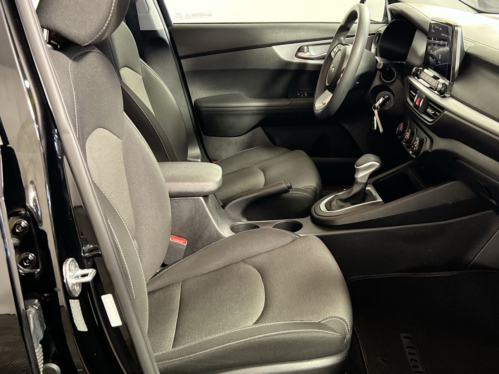 Used 2023 Kia Forte LXS FWD image 27