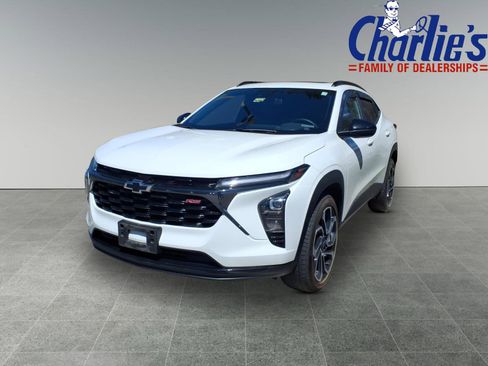 Used 2024 Chevrolet Trax RS w/ Sunroof Package FWD image 1