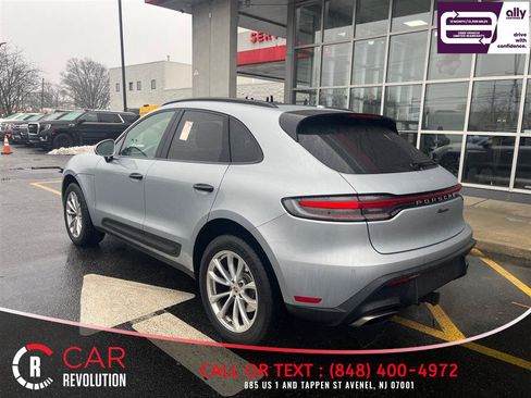 Used 2022 Porsche Macan w/ Premium Package Plus AWD/4WD image 5