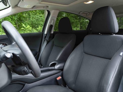 Used 2018 Honda HR-V EX image 17