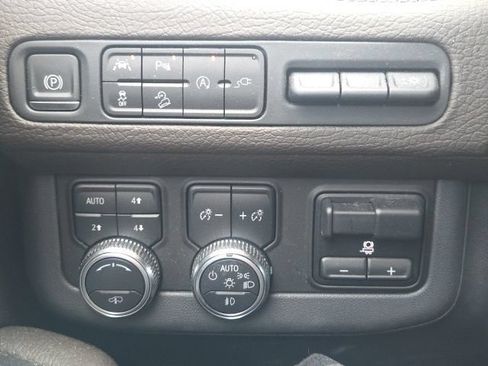 Used 2021 GMC Yukon XL Denali w/ Denali Ultimate Package AWD/4WD image 30