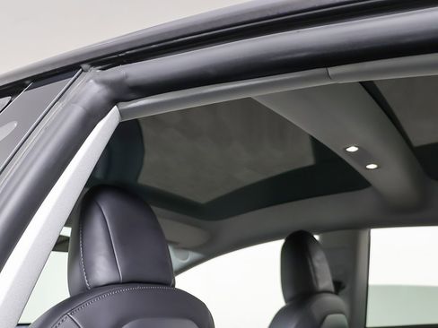 Used 2022 Tesla Model 3 Long Range image 17