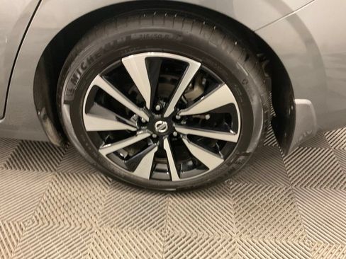 Used 2021 Nissan Sentra SV w/ SV Premium Package FWD image 7
